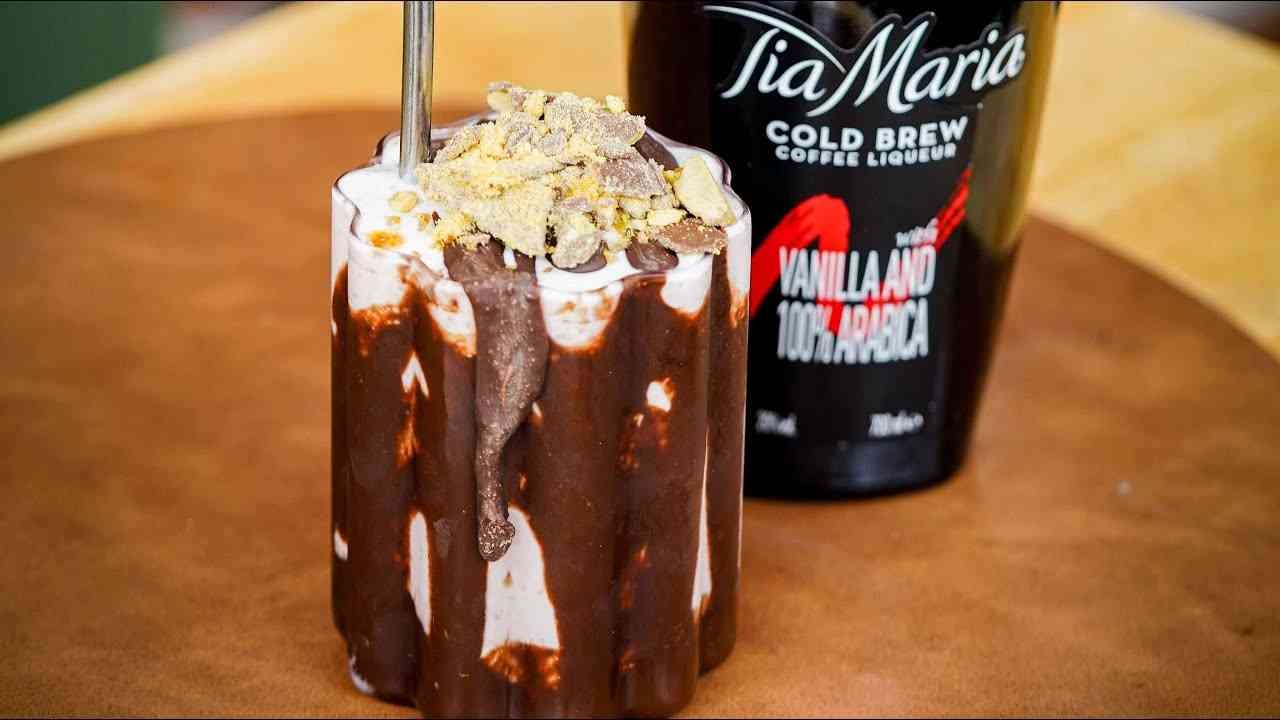Coffee Mudslide — Creamy, Boozy Dessert in a Glass - Coffee